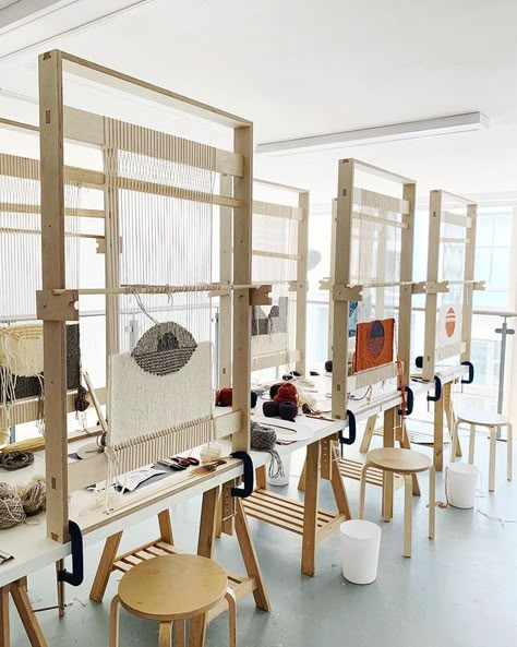 Workshop Space Design, Modern Weaving, Studio Weave, Tapestry Loom, Rug Loom, Modern Tapestries, Weaving Loom Projects, Rigid Heddle Weaving, Weaving Tapestry