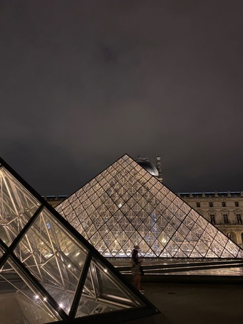 Nighttime Paris Aesthetic, Late Night Paris Aesthetic, The Louve Paris Aesthetic, France Night Aesthetic, Night In Paris Aesthetic, Paris Aesthetic Dark, Travel Night Aesthetic, France Aesthetic Night, The Louvre Aesthetic