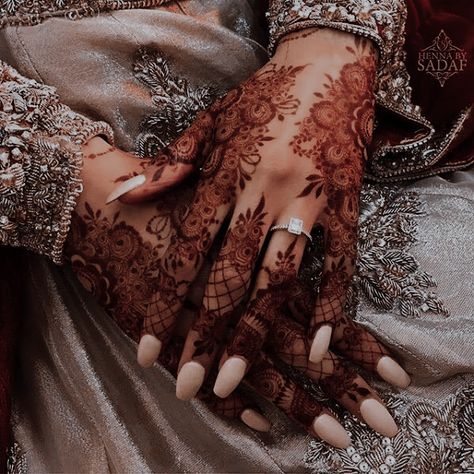 Wedding Henna Designs, Indian Henna Designs, Arabic Henna Designs, Floral Henna Designs, Finger Henna Designs, Indian Henna, Tato Henna, Modern Henna, Henna Art Designs