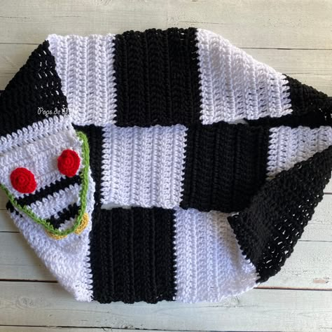 Beetlejuice Sandworm Crochet Pattern Free, Beetle Juice Crochet Patterns Free, Crochet Sandworm, Beetle Juice Crochet, Beetlejuice Crochet, Creepy Cute Crochet, Pokémon Hat, Nerdy Crochet Patterns, Fantasy Crochet