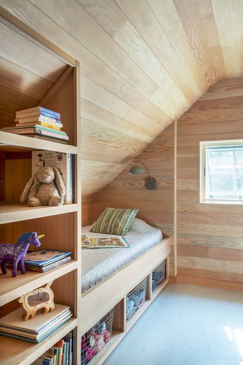 Small Attic Room, Window Seat Ideas, Cabin Loft, Bench Dimensions, Bench Mudroom, Attic Bedroom Designs, Built In Bed, Bunk Rooms, Small Attic