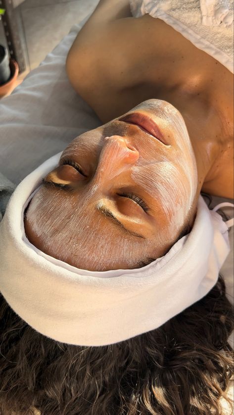 Esthetician Inspiration, Spa Masks, Skin Aesthetics, Facial Aesthetics, Beauty Clinic, Beauty Therapy, Facial Spa, Beauty Studio, Facial Massage