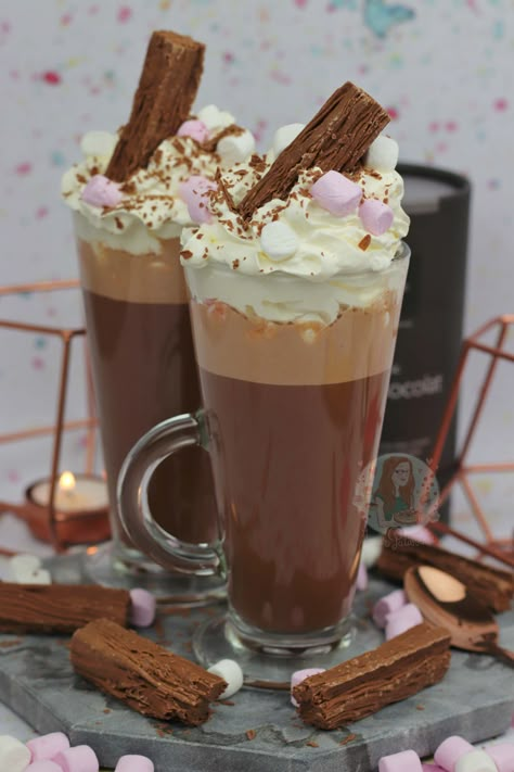 Hot Chocolate 'The Works'! Pretty Hot Chocolate, Chocolate Caliente Aesthetic, Valentines Hot Chocolate, Fancy Hot Chocolate, Winter Sweets, Janes Patisserie, Best Hot Chocolate, Delicious Hot Chocolate, Hot Chocolate Drinks