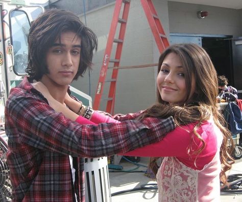 Tori And Beck, Jade And Cat, Victorious Tori, Old Nickelodeon, Uk Icon, Victorious Nickelodeon, Hollywood Arts, Beck Oliver, Victorious Cast