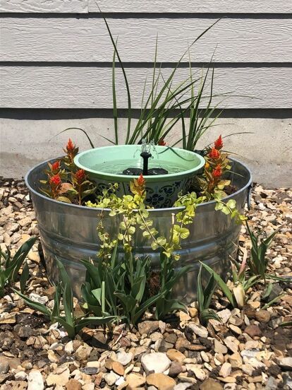 Make A Bird Bath, Diy Solar Water Fountain, Bird Bath Planter, Landscaping Blocks, Kid Friendly Backyard, Solar Bird Bath, Make A Bird, Fun Planters, Solar Water Fountain