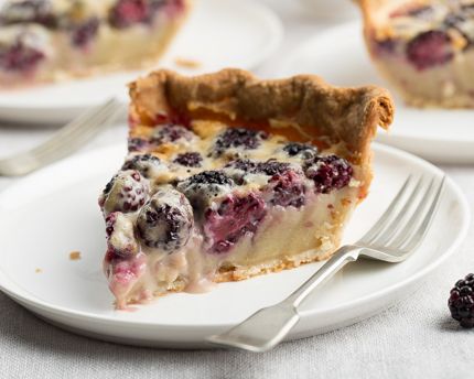 Did you know that blackberries are from the rose family? So, if you want to show someone you love them, try making this Blackberry Custard Pie instead of buying a bouquet of roses! Juicy berries swimm Blackberry Custard, Berry Pie Recipe, Lemon Pie Recipe, Butter Pastry, Blackberry Pie, Blackberry Recipes, Slice Of Pie, Berry Dessert, Sweet Butter