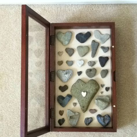 Shadow box of heart Rocks... Love love love! Yep, I made that. Rocks In Shadow Boxes, How To Display Heart Shaped Rocks, Heart Rocks Display Ideas, Rock Collection Display, Rock Display, Heart Shaped Rocks, Deco Marine, Heart Rocks, Rock Sculpture