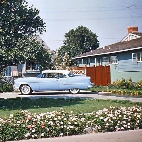 1950s Suburbia, Fallout Aesthetic, 1950s Aesthetic, 50s Aesthetic, Americana Aesthetic, Sole Survivor, Blue Car, Vintage Americana, Fallout 4