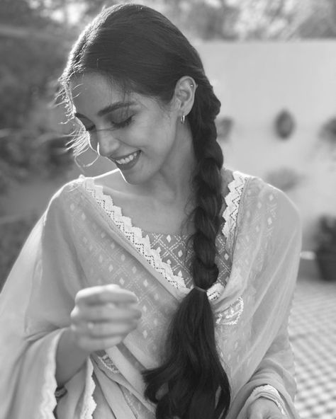 Long Hair Bridal Styles, Long Hair Bridal, Design Hairstyle, Long Bridal Hair, Maya Ali, Beautiful Profile Pictures, Bridal Styles, Braid Hairstyle, Self Portrait Poses