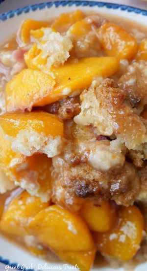 Fruit Cobbler Recipe, Fresh Peach Cobbler, Cobbler Recipes Easy, Southern Peach Cobbler, Easy Peach Cobbler Recipe, Easy Peach Cobbler, Peach Dessert, Cobbler Topping, Peach Dessert Recipes