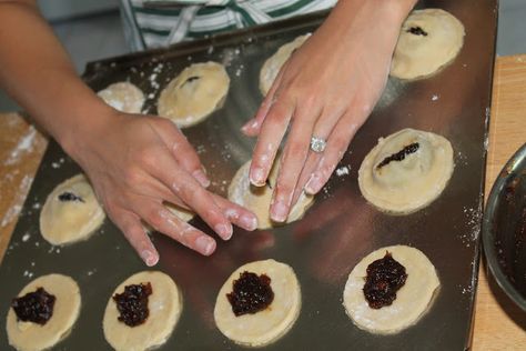 Date Filled Cookies Recipes, Date Cookies Filled, Filled Cookies Recipes, Desserts For Wedding, Date Filled Cookies, Date Recipes Desserts, Soft Molasses Cookies, Chocolate Chip Cookie Dough Truffles, Peach Cookies