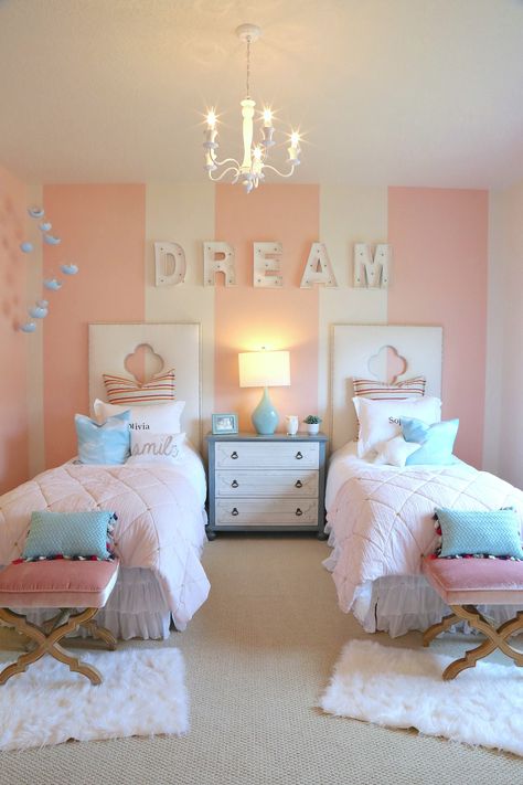 Twin Girl Bedrooms, Reka Bentuk Bilik Tidur, Shared Girls Room, Shared Girls Bedroom, Hiasan Bilik Tidur, Striped Walls, Twin Beds, Cute Bedroom Ideas, Twin Bedroom