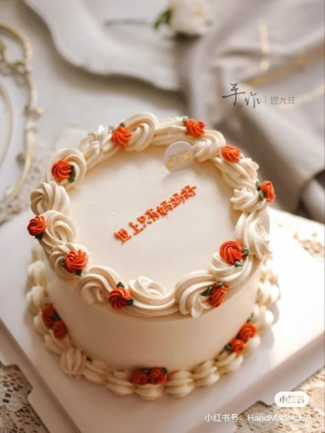 Fall Vintage Cake, Carrot Cake Decoration, How To Decorate Cakes, Bolo Vintage, Birthday Cake Decorating Ideas, Stunning Cakes, Simple Cake Designs, Mini Cakes Birthday, Creative Cake Decorating