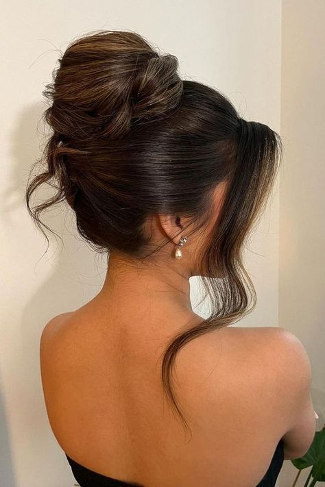 Bride Hair Ideas, Bride Makeup Look, Prom Hairdos, Aesthetic Bride, Bridesmaid Hair Inspo, Updo Bridal, Updo Bun, Cute Prom Hairstyles, Bride Updo