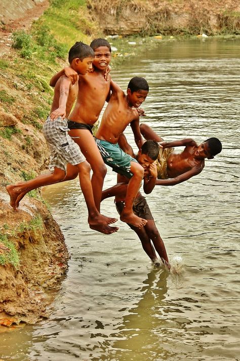 Happy People Photography, Childhood Photography, Childhood Memories Art, Friendship Photography, Village Photos, Village Photography, Kids Around The World, Village Life, People Of The World