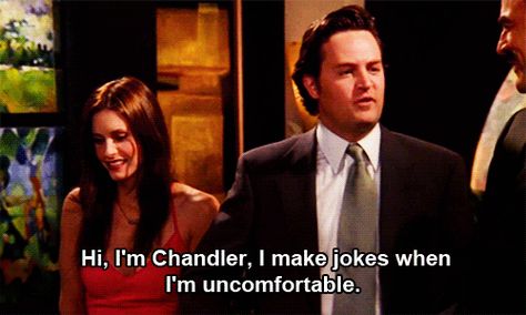 Hi, I'm Chandler, I make jokes when I'm uncomfortable . Chandler Bing Quotes, Miss Friend, Chandler Friends, Friends Memes, Myers Briggs Personalities, Friends Moments, Central Perk, Chandler Bing, Love Friends