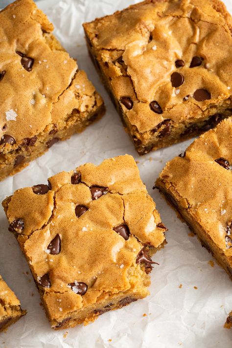 Chocolate Chip Blondies Recipe | My Baking Addiction Semisweet Chocolate Chip Recipes, Chocolate Chip Blondie Bars, Blondies Recipe Chocolate Chip, Chocolate Chip Blondies Recipe, Chocolate Blondies Recipe, Blondie Recipes, Desserts With Chocolate Chips, Chocolate Blondies, Chocolate Chip Blondies