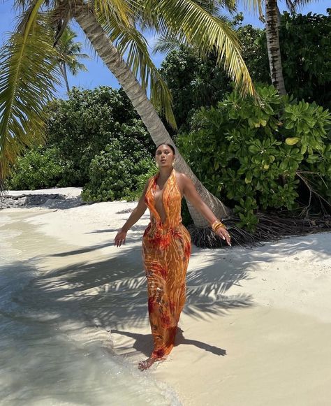 Punta Cana Outfits, Island Vacation Outfits, Summer Birthday Outfits, Oversized Flowers, Long Jacket Dresses, Sunset Hues, Cute Vacation Outfits, Tropical Outfit, Vibrant Dress