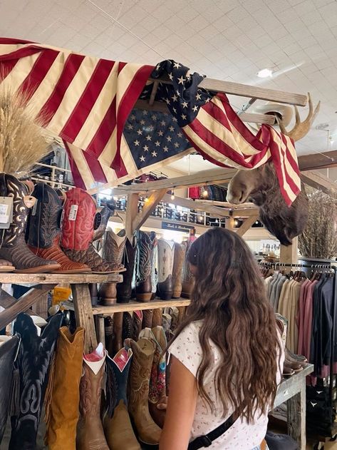 Cowgirl Fall Aesthetic, Christian Cowgirl Aesthetic, Girly Country Aesthetic, Country Vision Board, Country Aesthetic Outfit, Country Life Aesthetic, 2000s Country, Country Girl Aesthetic, Texas Lifestyle