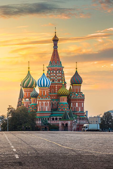 8 Best Places To Visit in Russia Visit Russia, St Basils Cathedral, St Basil's, Bolshoi Ballet, Russia Travel, Famous Places, Pretty Places, Places Around The World, Most Beautiful Places