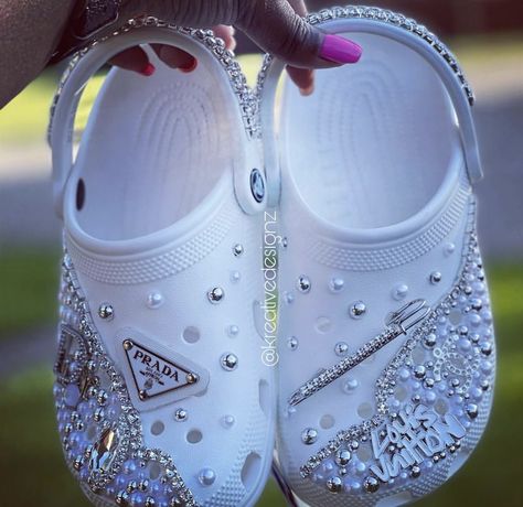 White Custom Crocs, White Bling Crocs, White Bedazzled Crocs, Customized Crocs Shoes, Wedding Crocs, Cool Crocs, Crocs With Charms, Bedazzled Shoes Diy, Bling Crocs