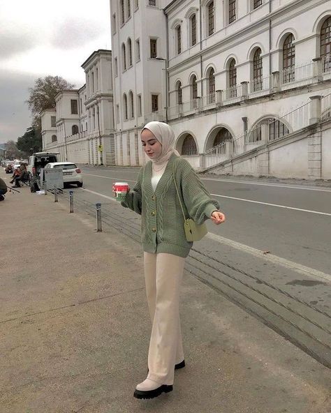 Women Cardigan Outfit, Kulot Pants, Estilo Hijab, Stile Hijab, Muslim Outfits Casual, Hijab Style Casual, Hijabi Fashion Casual, Casual Hijab, Hijabi Outfits Casual