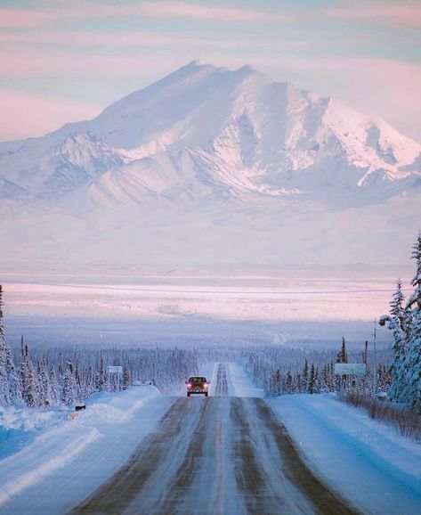 Fairbanks Alaska ❄️ Travel Alaska, Snowy Mountain, Utah National Parks, Winter Vacation, Winter Aesthetic, Pretty Places, Travel Aesthetic, Beautiful World, Great Outdoors