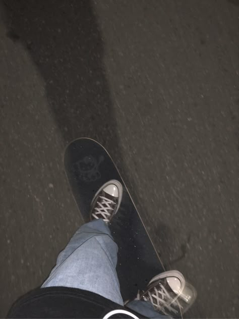 Skateboarding At Night, Skateboarding Aesthetic, Skate Vibes, Skateboard Aesthetic, Skate Boards, Skating Aesthetic, Skater Aesthetic, Skate Style, Vision Board 2023