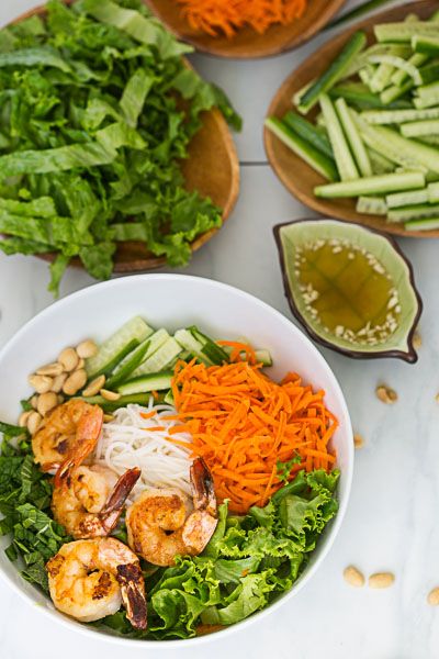 Shrimp Vermicelli Bowls (or make with tofu instead) - find me a little peanut sauce and I'm in heaven! Shrimp Vermicelli, Vermicelli Bowl, Vermicelli Recipes, Cook Smarts, Traditional Dishes, Poke Bowl, Vietnamese Food, Bowl Recipe, Noodle Bowls