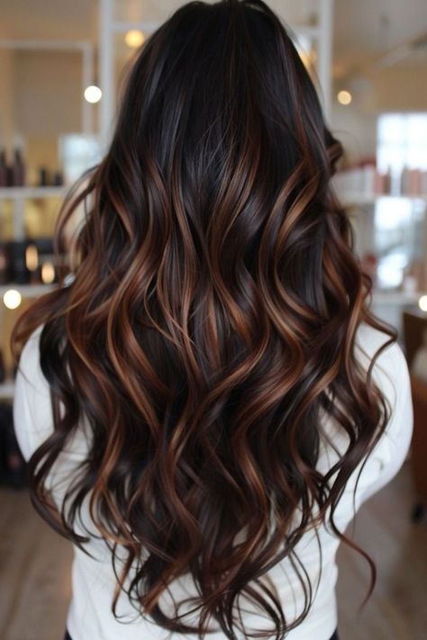 Dark Brown Hair Balayage, Rambut Brunette, Brown Hair Looks, Brunette Balayage, Brunette Hair With Highlights, Chocolate Brown Hair, Dark Hair With Highlights, Caramel Hair, Hairstyles For Layered Hair