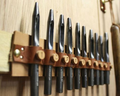 Leather Tool Holder, Leather Workshop Studio, Leather Workshop Ideas, Leather Tutorial, Leatherworking Tools, Leather Working Tools, Leather Tools, Leather Crafting, Leather Workshop