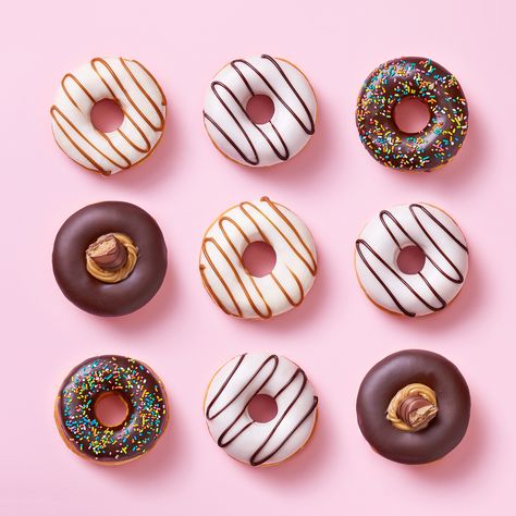 These Are the Donut Flavors Americans Love Most Donat Aesthetic, Donut Pictures, Donut Decorating Ideas, Donut Flavors, Donut Decorations, Delicious Donuts, Mini Donuts, Donut Recipes, Food Styling