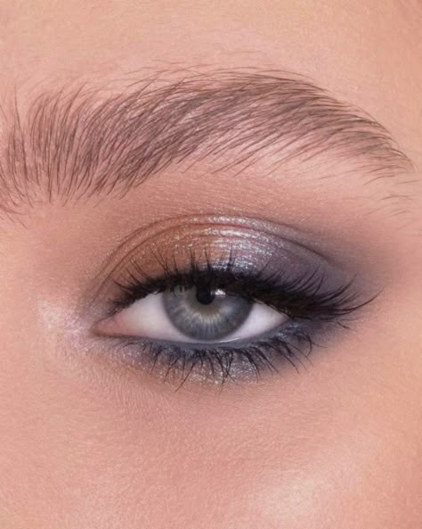 Glitter Halloween Makeup, Halloween Makeup Scary, Smink Inspiration, Eye Makeup Pictures, Makijaż Smokey Eye, Makeup Eye Looks, Blue Eyeshadow, Eye Makeup Art, Makeup Hacks