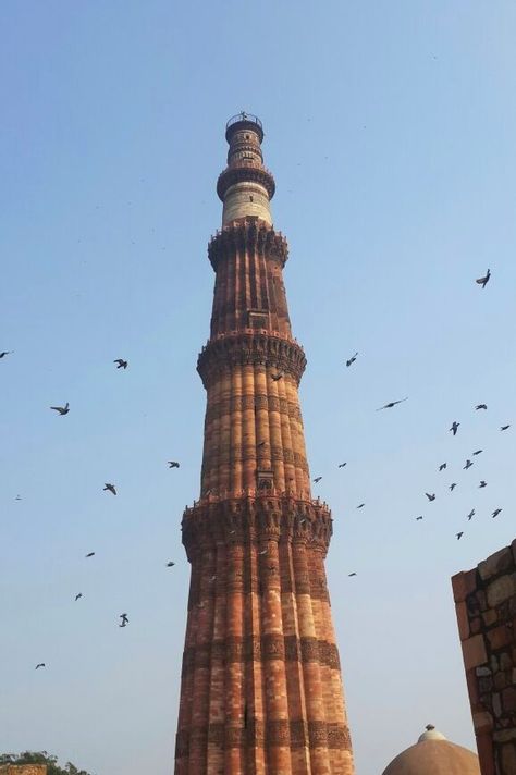 Qutub Minar, Mehrauli, Delhi Qutub Minar Aesthetic, Delhi Monuments, Delhi Aesthetic, Islamic Empire, Travel India Beautiful Places, Delhi Sultanate, Qutub Minar, Delhi Travel, College Tour