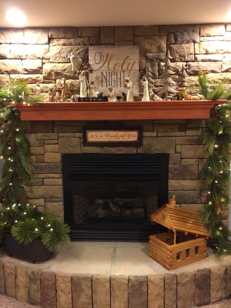 Willow Tree nativity & Kirkland wall art for mantel decor. 1st for Christmas 2015... Diy Creche Nativity, Christmas Nutcracker Display, Willow Tree Nativity Set, Christmas Nativity Scene Display, Christmas Mantles, Nativity Scene Display, Willow Tree Nativity, Nativity Creche, Nativity Stable