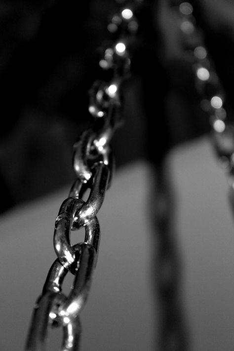 Chain Photoshoot Ideas, Black Chain Aesthetic, Chains Background Aesthetic, Silver Chain Photography, Punk Black Chain Necklace With Silver Chain, High Contrast Photography, Contrast Photography, High Contrast, Metal Chain Link