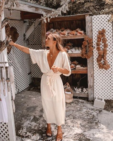 How to Style Breezy Dress This Summer Korean Skirts, Bahamas Outfit, Sukienki Maksi, Day To Night Dresses, Bohemian Lifestyle, Summer Dresses For Wedding Guest, Breezy Dress, Modest Wear, Looks Street Style