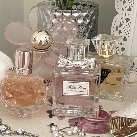 #coquette #perfume #dior #missdior #marcjacobs #girly #aesthetic Ms Dior Perfume, Dior Perfume Aesthetic, Ms Dior, Coquette Perfume, Coquette Stuff, Perfume Dior, Aesthetic Perfume, Perfume Aesthetic, Miss Dior Blooming Bouquet