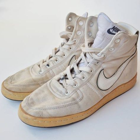 Nike - Vintage Old Sneakers, Nike Fashion Sneakers, Nike Sneakers Outfit, Nike Spandex, Nike Air Max 2015, Nike Headbands, Nike Backpack, Nike Runners, Nike Wedges