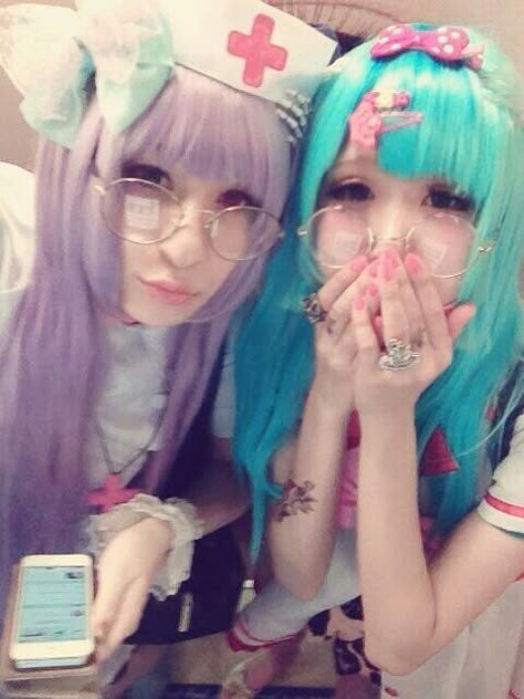 Menhera Kei, Medical Fashion, Yume Kawaii, Dyed Hair Inspiration, Yami Kawaii, Kawaii Aesthetic, Cool Fits, J Fashion, Harajuku Fashion