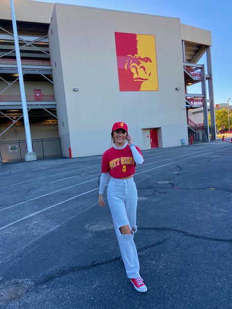 Spring Football Game Outfit, Football Gameday Outfit Cold, Reds Game Outfit, Football Game Outfit Casual, Sports Team Outfits, College Basketball Game Outfit Women, Outfits To Wear To A Basketball Game, College Gameday Outfits Cold, College Gear Outfits