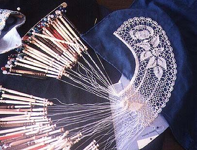 Bobin Lace, Bobbin Lace Tutorial, Lace Tutorial, Making Lace, Bobbin Lacemaking, Lace Inspiration, Lace Pillow, Types Of Lace, Bobbin Lace Patterns