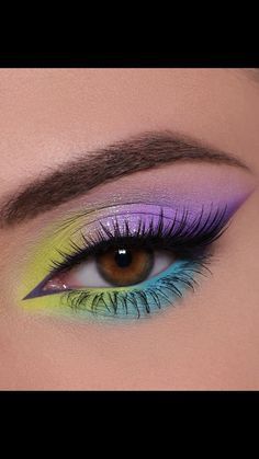 Creative Makeup Looks Hooded Eyes, Graphic Eye Looks, Kid Makeup Looks, Pastel Eyeshadow Looks, Eyeliner On Hooded Eyes, Eyes With Eyeliner, Colourful Eyeshadow Looks, Summer Eyeshadow Looks, Colourful Eye Makeup