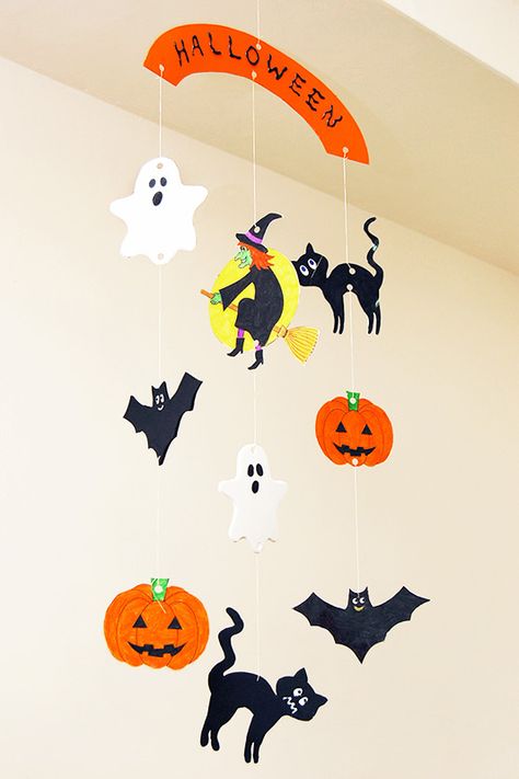 Halloween Mobile, Moldes Halloween, Mobiles For Kids, Dekorasi Halloween, Mobile Craft, Bricolage Halloween, Carte Halloween, Halloween Classroom, Halloween Templates