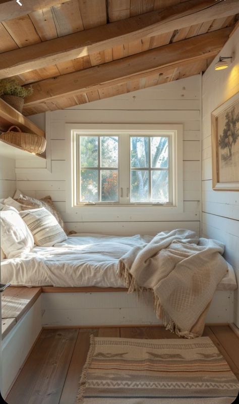 Renovated Bedroom, Cozy Cabin Bedrooms, Cabin Bedrooms, Tiny House Bedroom, Airy Bedroom, Downstairs Bedroom, Cozy Nooks, Attic Bedrooms, Dekorasi Kamar Tidur