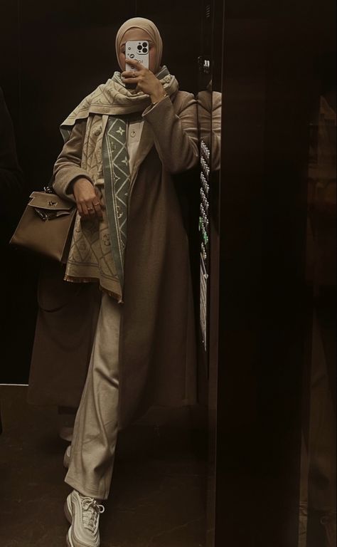 Hijabi, fashion, hermes, rich mom, elevator, selfie, outfit, winter coat, louis vuitton, iphone, art, veiled, veil, hijabi outfit, hijabi fashion, hijab, old money, aesthetic, outfit of the day, hijabi style, modern hijab style, winter fashion Classy Buissnes Outfits Woman, Old Money Style Modest, Hijabi Old Money Aesthetic, Old Money Aesthetic Hijabi Outfit, Modest Old Money Outfits Hijab, Hijab Coat Outfits, Old Money Style Women Hijab, Old Money Aesthetic Outfit Hijab, Old Money Hijabi Aesthetic