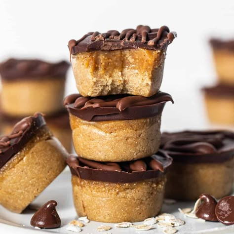 Twix Cups, Peanut Butter Oat Cups, 2023 Meals, Peanut Butter Twix, Sweet Treats Healthy, Oat Cups, Cork House, Clean Eating Sweets, No Bake Chocolate Desserts