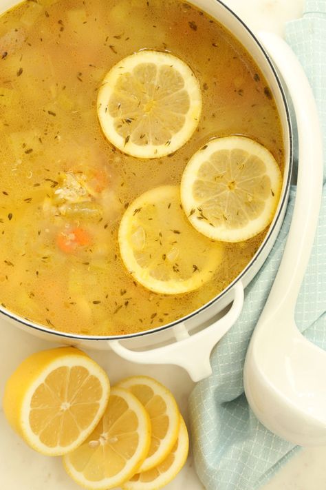 Lemon Chicken Quinoa, Quinoa Soup Recipes, Chicken Quinoa Soup, Lemon Rice Soup, Healthy Chicken Soup, Lemony Chicken, Lemon Soup, Lemon Chicken Soup, Chicken Protein