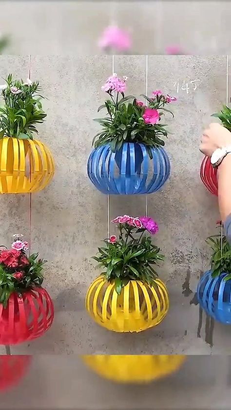 Plastic Bottle Planters Diy Hanging, Plastic Bottles Decoration, Plastic Bottle Decoration, Garden Ideas With Plastic Bottles, Bottle Cap Coasters, Bottle Planters, Vertical Garden Ideas, Plastic Bottle Planter, Plastic Bottle Crafts Diy