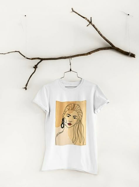 Pink Woman Aesthetic, Flat Lay Photography Fashion, Tshirt Aesthetic, T-shirt Photography, Photography Shirts, Beige T Shirt, Tshirt Photography, Beige T Shirts, T Shirt Aesthetic